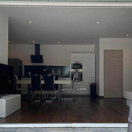 Brand New Villa With Fully Intergrated Air Conditioning & Private Pool, Overlooking Forest Sardan Luaran gambar