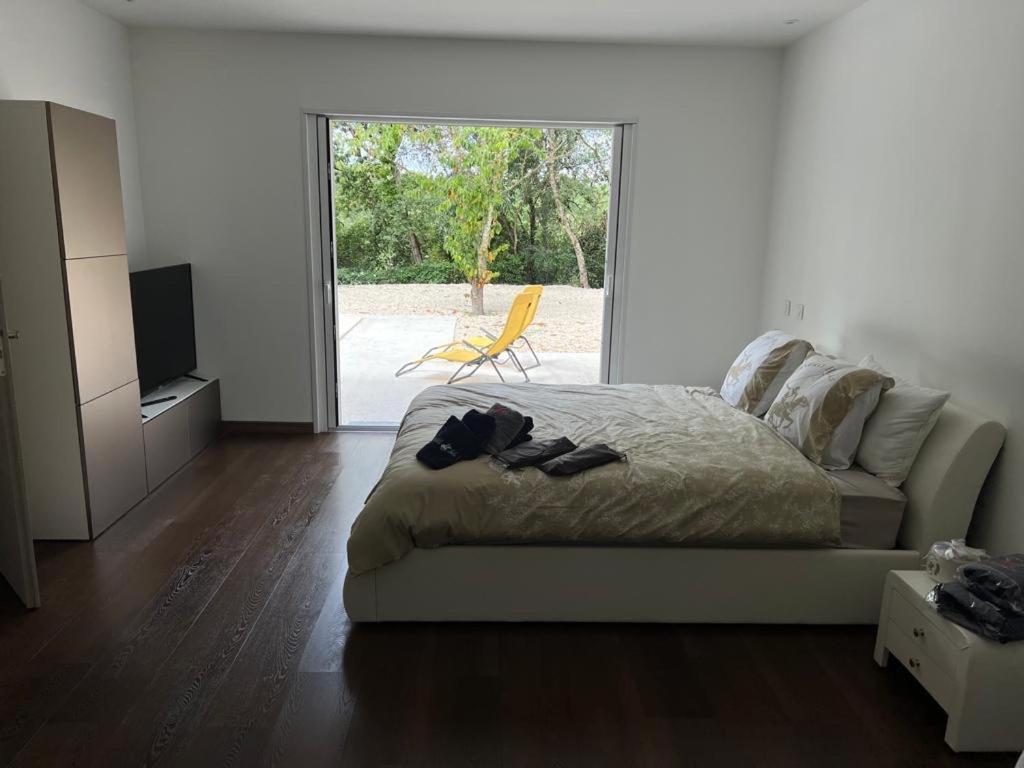 Brand New Villa With Fully Intergrated Air Conditioning & Private Pool, Overlooking Forest Sardan Luaran gambar