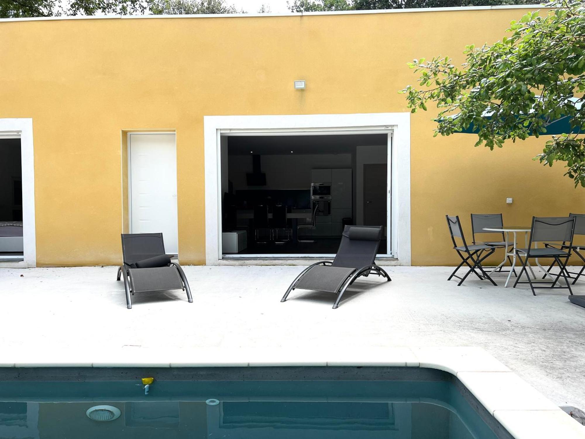 Brand New Villa With Fully Intergrated Air Conditioning & Private Pool, Overlooking Forest Sardan Luaran gambar