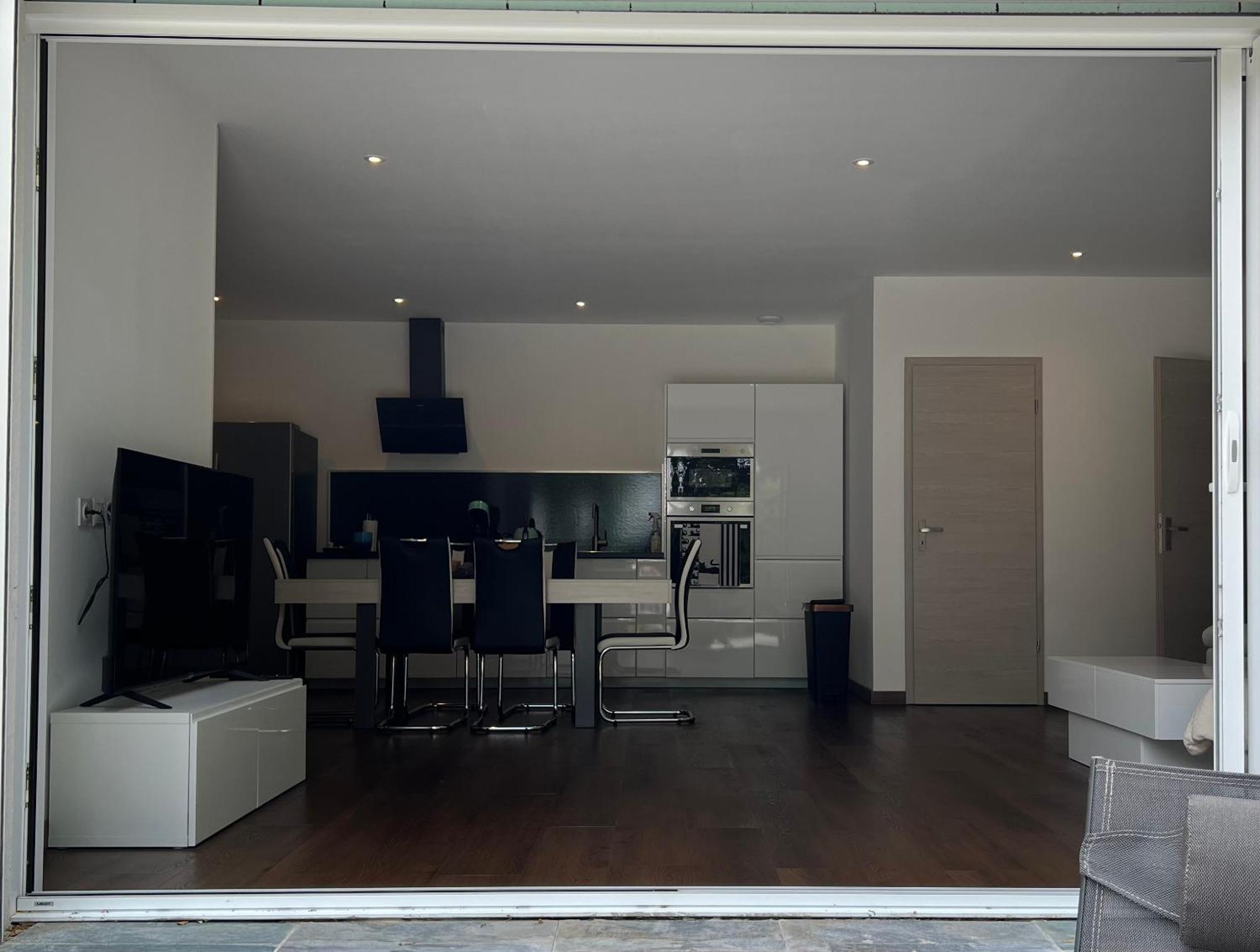 Brand New Villa With Fully Intergrated Air Conditioning & Private Pool, Overlooking Forest Sardan Luaran gambar